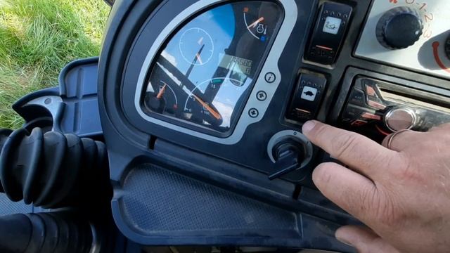 JCB 3 CX  заклинил рычаг подъёма фронтальника