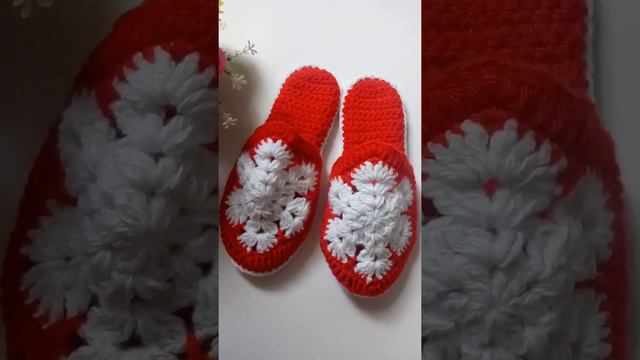 Показывают свои недовязы. Довязываю вязаные тапочки крючком. Вязаная обувь.Crochet slippers.