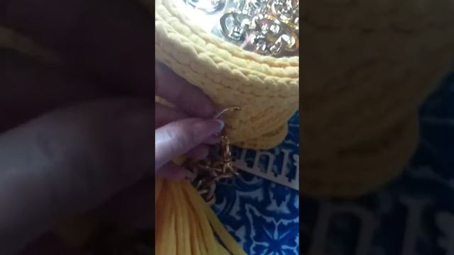 Сумка с акриловыми боковушками из трикотажной пряжи. смотреть онлайн