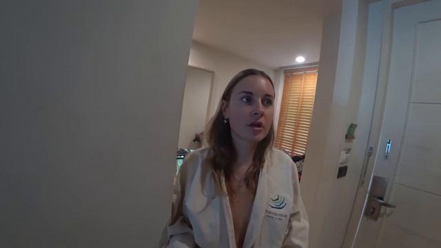 ТУРИСТЫ БЕЗ КОМПЛЕКСОВ на БАЙКЕ и на ПЛЯЖАХ ПХУКЕТА! ОТДЫХ для БОГАЧЕЙ - Mandarava Resort смотреть онлайн