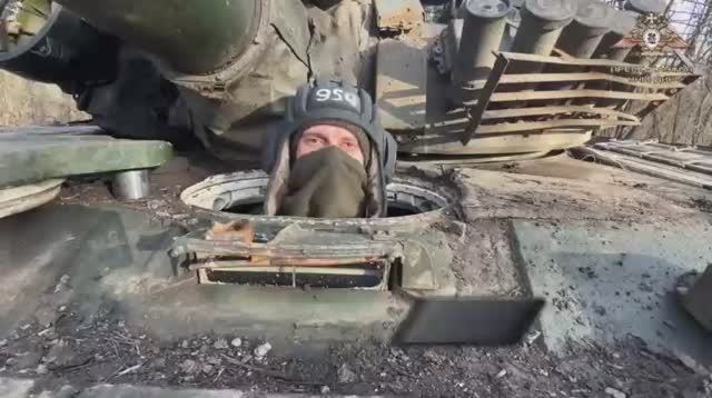 Кадры боевой работы российских танкистов на передовой