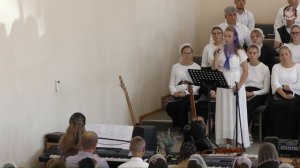 Словно травы шелестят слова.