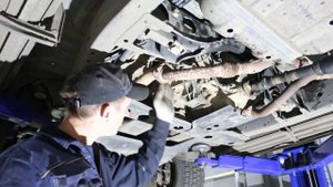 LEXUS LX470/TLC100. Вклинил рычаг раздатки. Решение проблемы.