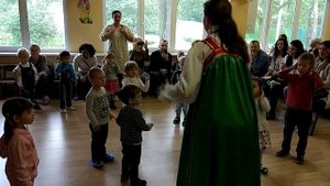 И туда и сюда повернемся без труда!" (Е. Железнова)