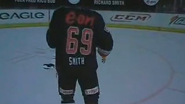 Logan Fights in NHL 09 смотреть онлайн