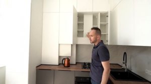 Когда застройщик не на твоей стороне! Или как спрятать все трубы на кухне...