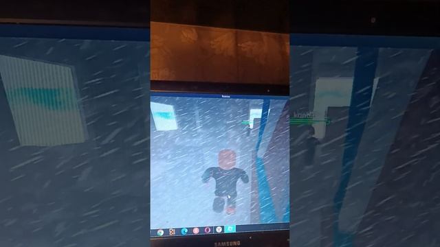Прохождение игры "Выживание а случае стихийных бедствий„ ROBLOX пришлось обрезать ролик телефон сел смотреть онлайн