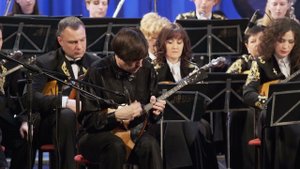 Алексей Буряков (балалайка) и русский народный оркестр «Виртуозы Кубани». Дирижёр – Анатолий Винокур