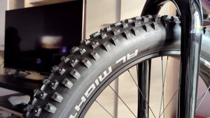 Обкатали новую шиповку для фэта Schwalbe Al Mighty