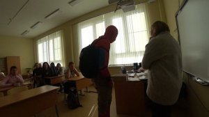 ПРАНК В ШКОЛЕ \\ ОДЕЛСЯ В КОСТЮМ ЧЕЛОВЕКА ПАУКА НА УРОК \\