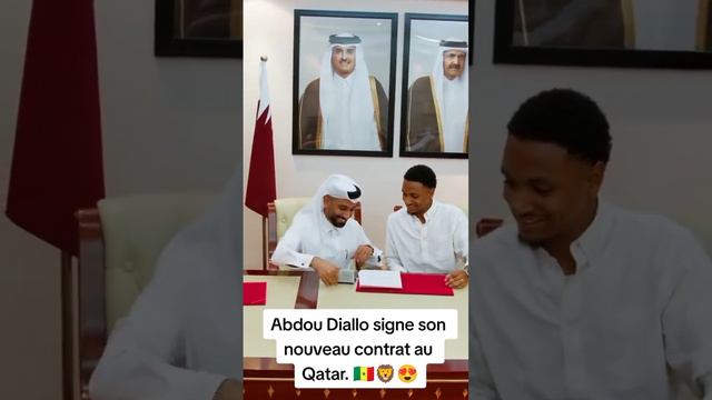 Abdou Diallo signe son nouveau contrat au Qatar.