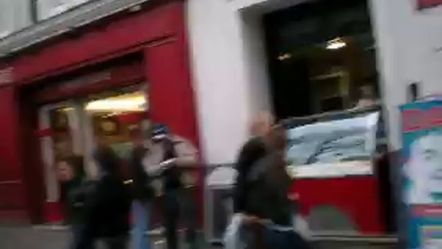 PARIGI LA PIAZZETTA DEGLI ARTISTI DI MONTMARTRE смотреть онлайн