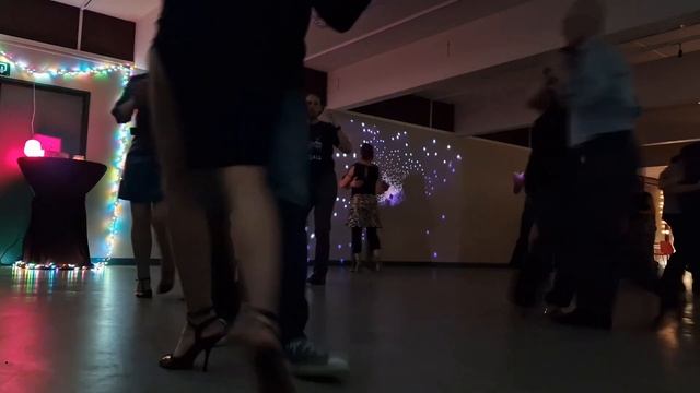 Video 1/6 Tango & Friends: 100 % alternative music for tango смотреть онлайн