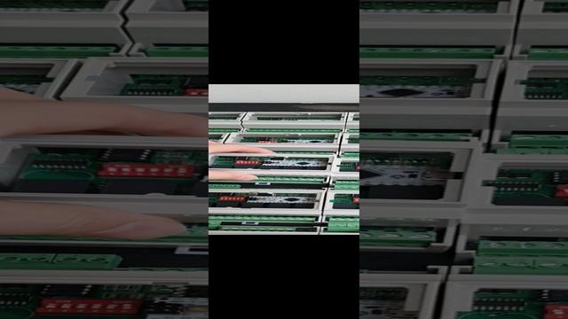 Модули охранной сигнализации SE Secu в процессе сборки.