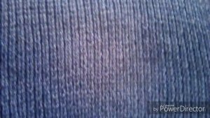 Мужской свитер спицами объемной вязки.