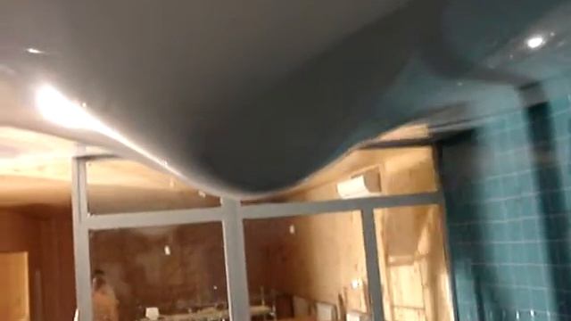 Затопление водой натяжного потолка смотреть онлайн