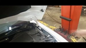 Установка газового упора капота на Ford Focus 3