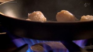 Рецепт от Гордона Рамзи   Жареные гребешки с яблочным салатом