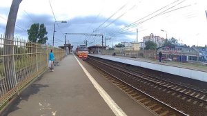 Тепловоз ТЭП70-0063 следует резервом, платформа Проспект Славы