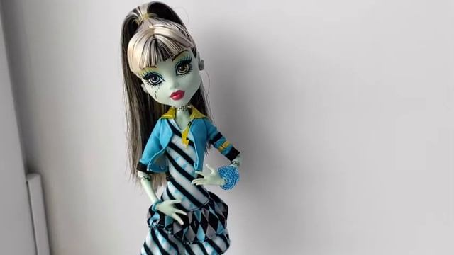 Обзор на Френки Штейн Монстер Хай (Frankie Stein) Picture Day смотреть онлайн