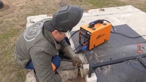 переделываем прицеп под мотоблок,мастырим колеса на 13