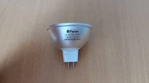 Замена лампочки в потолке ванной комнаты How to change ceiling LED lightbulb in the bathroom