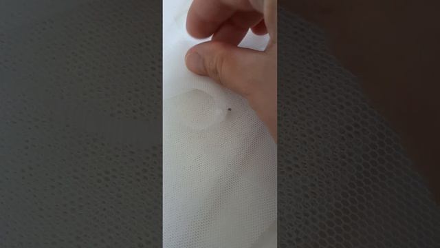 Убрать бусины с ткани, фатина