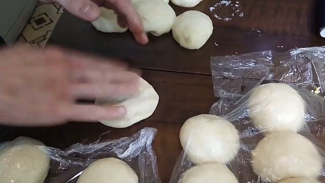 Домашние пирожки с капустой , яйцом и , колбасой картошкой. смотреть онлайн