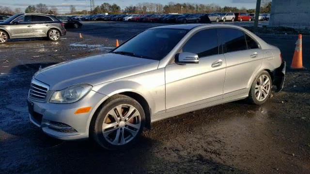 MERCEDES BENZ C CLASS 2014 VIN WDDGF8AB6EG178625 sold for 1650$