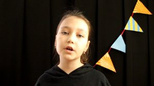 Лора Тасси "Оборванного мишку утешала"