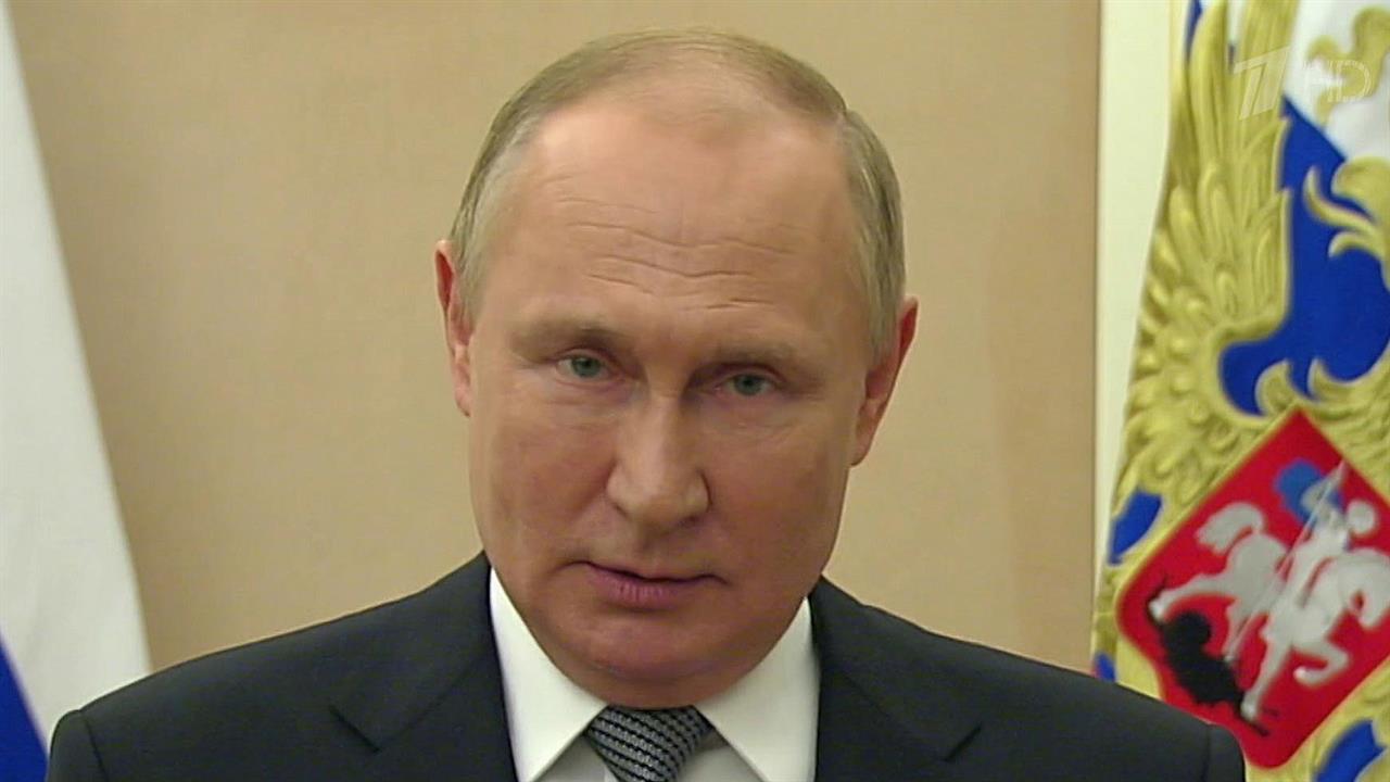 Владимир Путин поздравил российских выпускников, которые прощаются со школьной жизнью