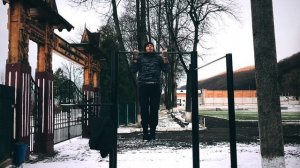3 ЛУЧШИХ СПОСОБА НАКАЧАТЬСЯ НА ТУРНИКЕ И БРУСЬЯХ СО СВОИМ ВЕСОМ ТЕЛА ★