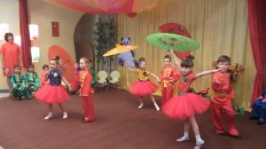 Сад "ЭйдоС".  Весна 2017. Ср.группа. Китай. Танец с зонтиками