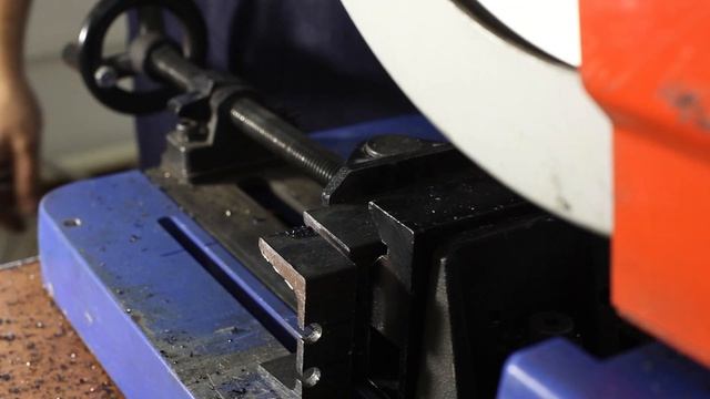 Маятниковая пила Messer DRC355 для резки металла смотреть онлайн