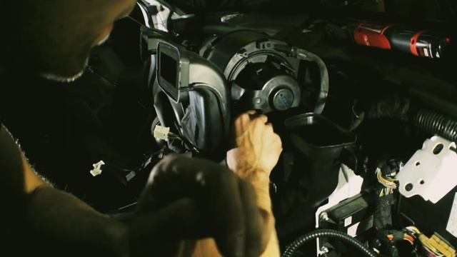 Ford Transit MK7 puhallinmoottorin vaihto смотреть онлайн