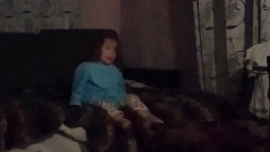 Девочка поет песенку дальнобойщика