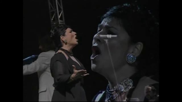 Verdi - Macbeth & Ayşe Tek Yenal - Vieni! t'affretta! смотреть онлайн