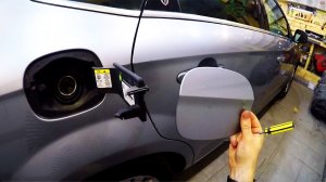 Снимаем крышку лючка бензобака Ford Mondeo 2007-2014год