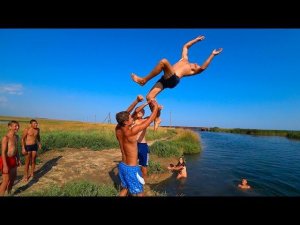 ПРИКОЛЬНЫЕ ПРЫЖКИ В ВОДУ ОТ ШКОЛЬНИКОВ