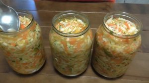 Салат из капусты, моркови и болгарского перца . Витаминный салат.