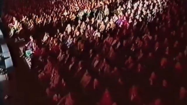 Актриса Нина Ургант поздравляет певицу Людмилу Сенчину, 1990-е годы смотреть онлайн