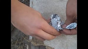 Как сделать дымовую шашку из 3 тэнисных шариков.