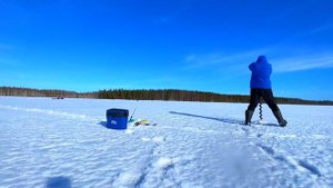 УЕХАЛИ в ГЛУХУЮ ДЕРЕВНЮ на мотобуксировщике! Рыбалка и туризм в Карелии!