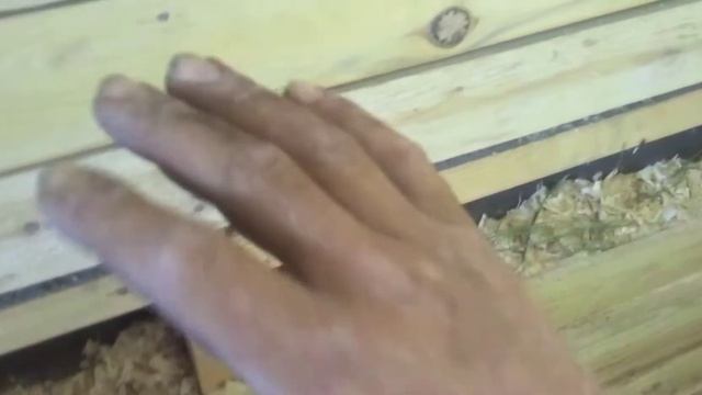 Утепление опилками стен каркасного сарая.