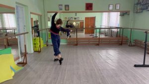 Temps lie с перегибом корпуса «En dehors» 6-7 класс «Классический танец»