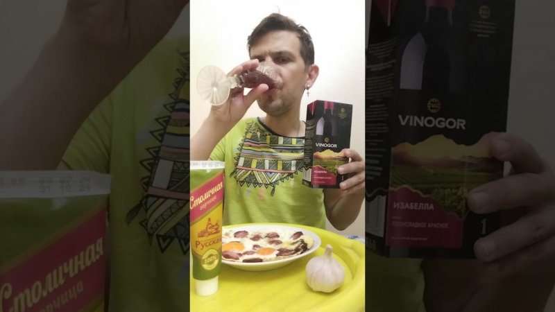ОБЖОР ЖАРЕНАЯ КОЛБАСА С ЯЙЦАМИ #shorts