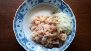 Рулет из куриного фарша с яйцом и сыром