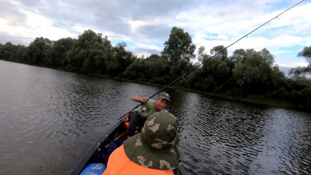 Как Глеб великую щуку тащил. Сплав по реке Ловать. смотреть онлайн