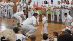 ABADA - CAPOEIRA. Москва 2017, Получение Димой первого пояса(Батизаду)