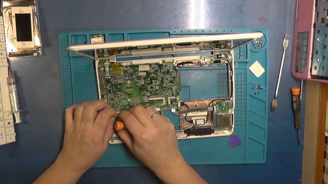 Разборка нетбука ACER ASPIPE ONE ZA3